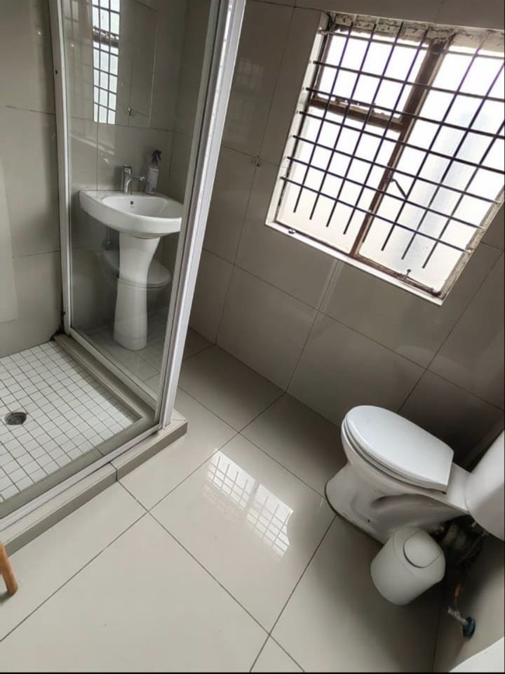 Residence Elykia bathroom with shower