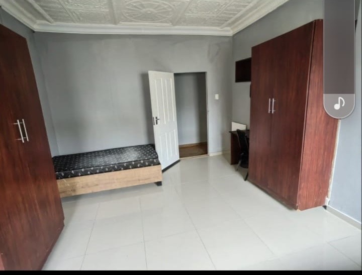 Residence Elykia larger bedroom